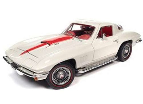 1:18 1967 Chevrolet Corvette 427 Coupe, fehér with piros stinger stripe