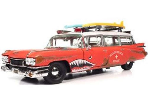 1:18 1959 Cadillac Eldorado Ambulance Surf Shark, Faded Rusty piros & fehér, Shark Graphics & Surf Boards