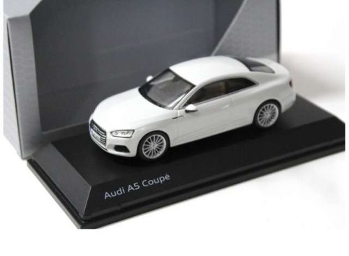 1:43 2017 Audi A5 Coupe, glacier fehér