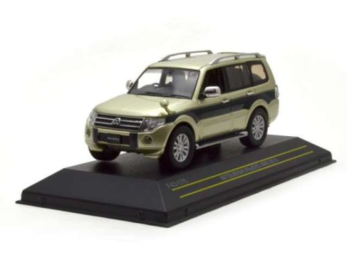 1:43 2010 Mitsubishi Pajero 4wd, beige/deep zöld