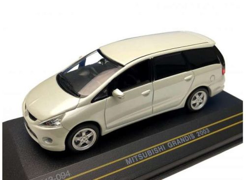 1:43 2003 Mitsubisho Grandis, pearl fehér