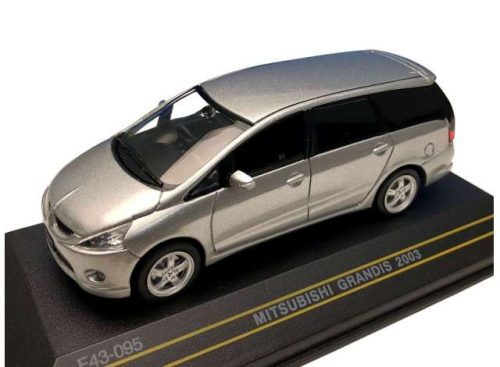 1:43 2003 Mitsubisho Grandis, ezüst