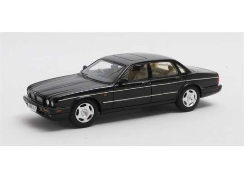 1:43 1994-1997 Jaguar XJR X300, fekete