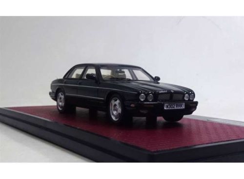 1:43 1994-1997 Jaguar XJR X300 British racing, zöld