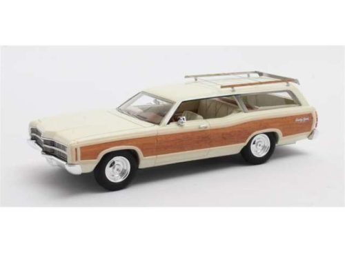 1:43 1969 Ford Aurora Country Squire, fehér 