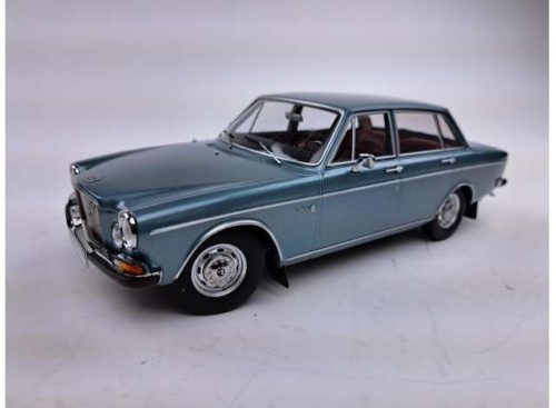 1:18 1970 Volvo 164, steel kék metallic with piros interior