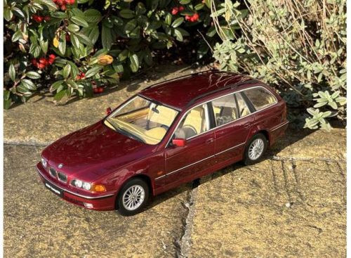 1:18 1998 BMW 5-series Touring E39, calypso piros