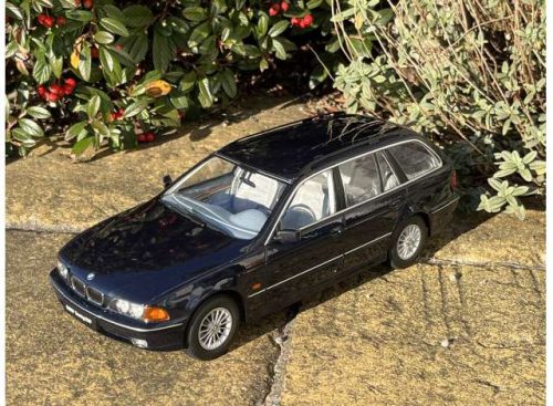 1:18 1998 BMW 5-series Touring E39, orient kék