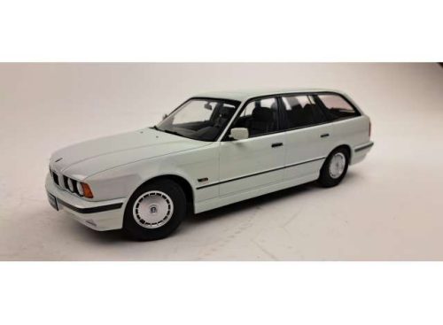 1:18 1996 BMW 5-series Touring E34, alpine fehér