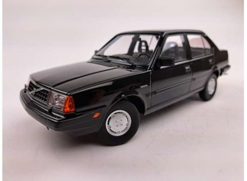 1:18 1987 Volvo 360, fekete metallic with szürke interior