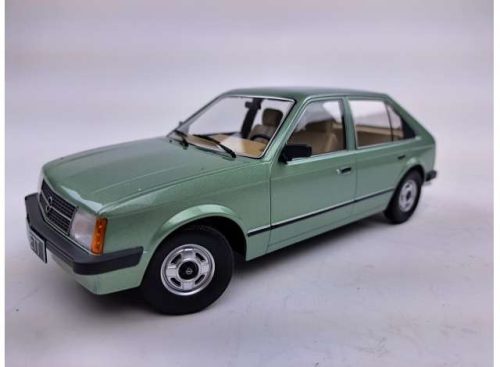 1:18 1984 Opel Kadett D 5-door, light zöld metallic with beige interior