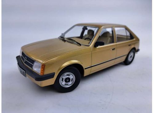 1:18 1984 Opel Kadett D 5-door, dark arany metallic beige interior