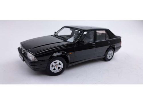 1:18 Alfa Romeo 75 fekete