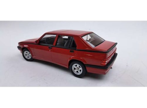 1:18 Alfa Romeo 75 Alfa piros