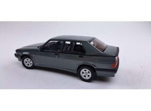 1:18 Alfa Romeo 75 Dark szürke Metallic