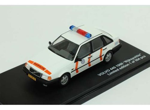 1990 Volvo 440 *Rijkspolitie* DJ-VB-34, fehér/narancs