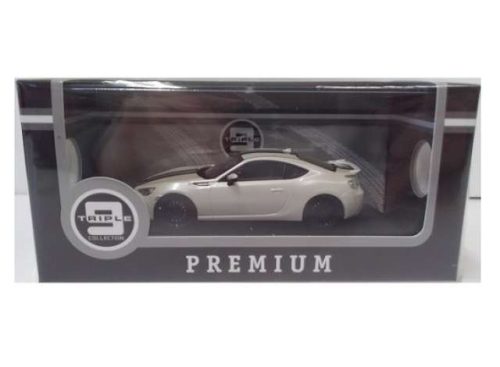 1:43 2014 Subaru BRZ, fehér with fekete lines