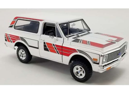 1:18 1972 Chevrolet K5 Blazer, fehér/piros