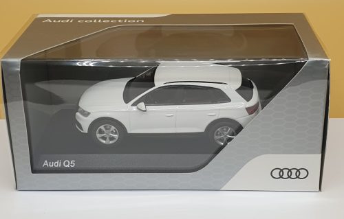 Audi Q5 fehér Dealer Edition 2017 1:43 Spark / Audi Modell