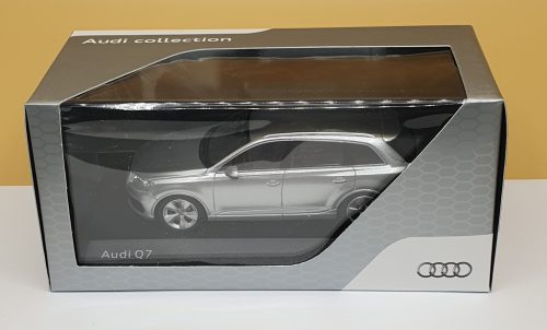 Audi Q7 ezüst Dealer Edition 2017 1:43 Spark / Audi Modell