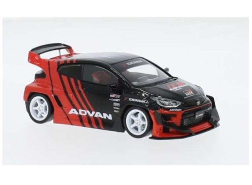 1:43 Toyota Yaris Pandem *Advan*, fekete/piros