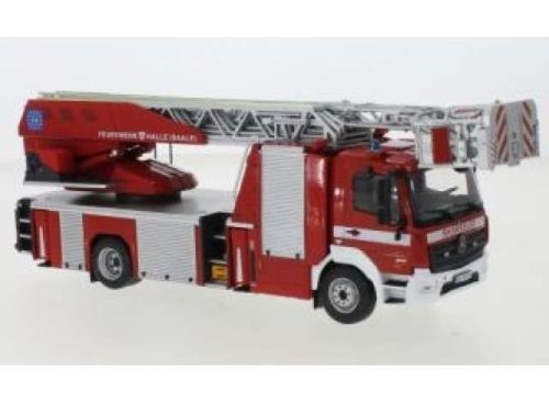 1:43 Mercedes Benz Atego DLK 23/12 Metz *Feuerwehr Halle/Saale*, piros