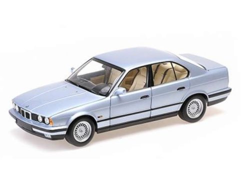 1:18 1988 BMW 535i (E34), light kék metallic