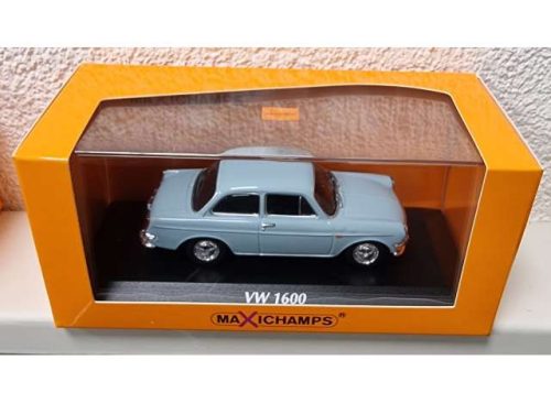 1:43 1966 Volkswagen 1600, light kék