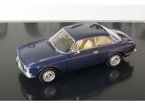 1:18 1970 Alfa Romeo 1750 GTV, metallic kék