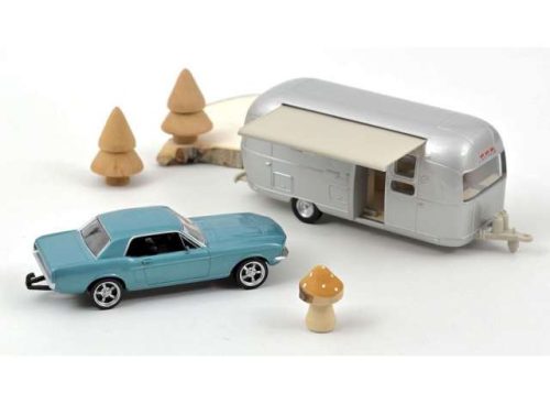 1:43 1968 Ford Mustang and Airstream Caravan Jet-car, kék metallic