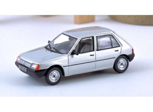 1:43 1988 Peugeot 205 GL, futura szürke 