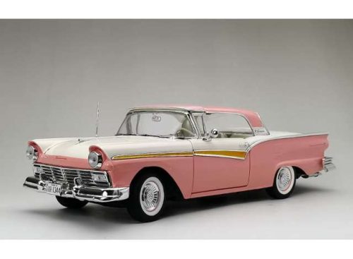 1:18 1957 Ford Fairlane Skyliner, sunset coral/colonial fehér