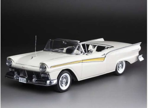 1:18 1957 Ford Fairlane 500 Skyliner, fehér