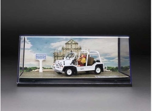 1:43 1968 Austin Mini Moke Including 2 resin Figure's & Macau Street Sign.